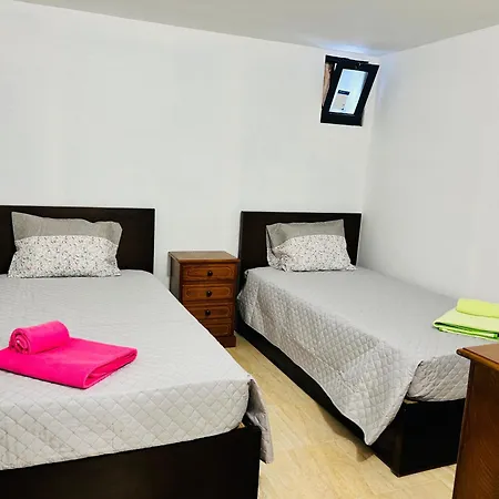 Japji Esmeriz Hostel