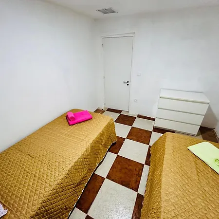 Hostel Japji Esmeriz *