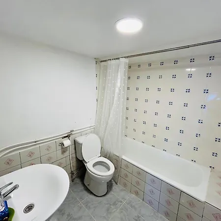 Hostel Japji Esmeriz *