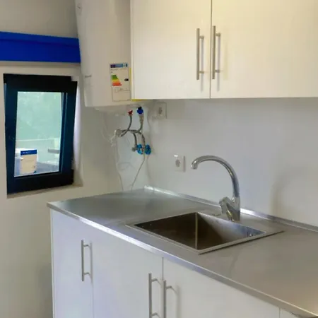 Japji Esmeriz Hostal *