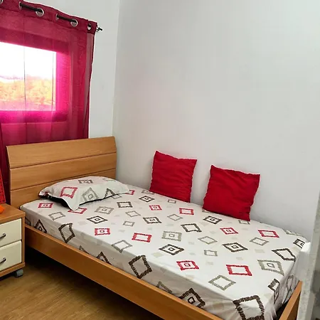 Japji Esmeriz Hostel