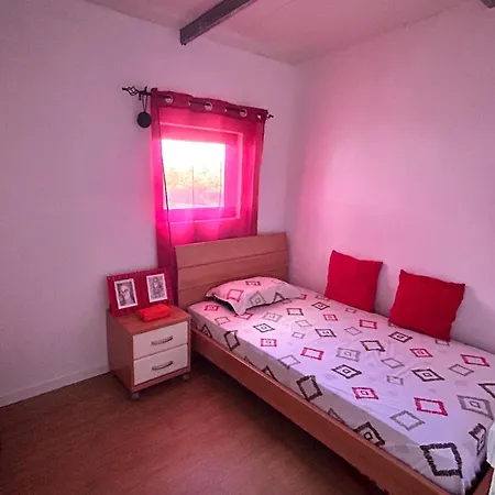 Japji Esmeriz Hostel
