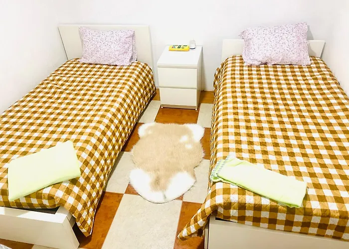 Japji Esmeriz Hostel