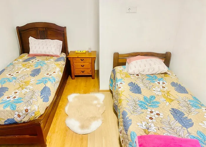 Japji Esmeriz Hostel *