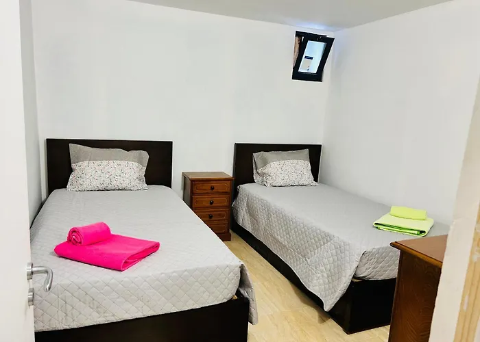 Japji Esmeriz Hostel