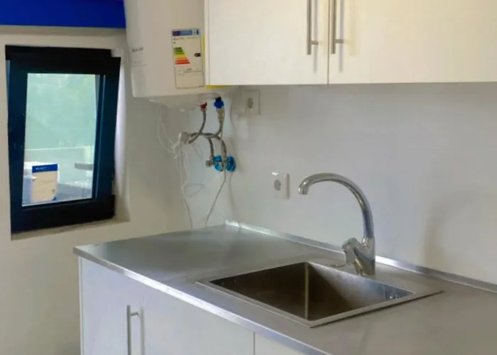 Japji Esmeriz Hostel *