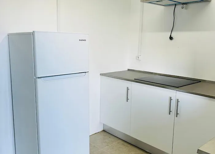 Hostel Japji Esmeriz *