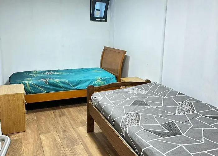 Hostel Japji Esmeriz